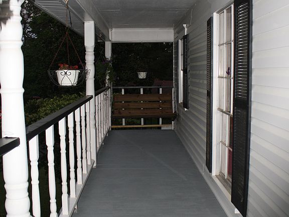 Veranda, side with Swing