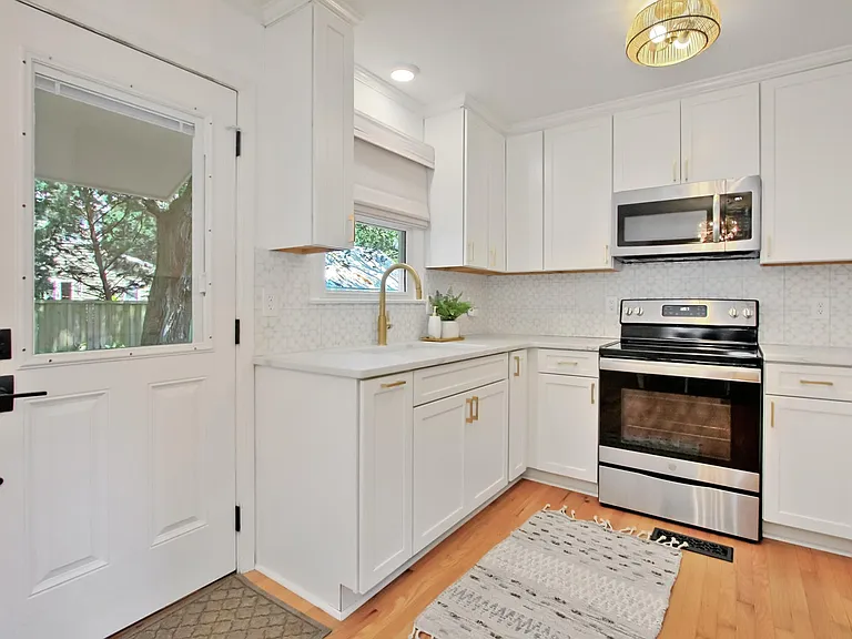 1440 Moultrie St — Photo 10