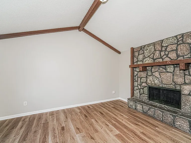 933 Edwards Lake Rd — Photo 6