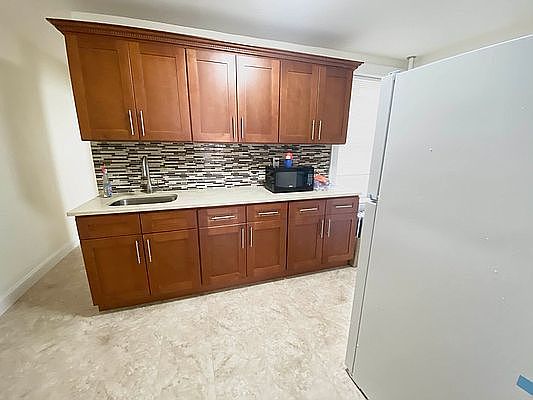 3rd image of 2825 46th St APT 2
