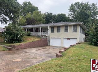 2166 S Valley Rd, Springfield, MO 65804