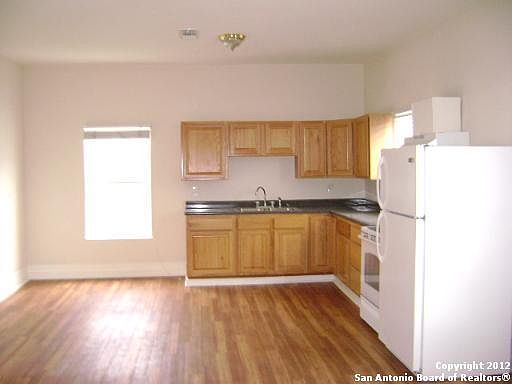 4th image of 619 Marshall St