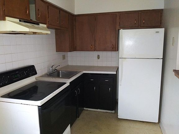 3rd image of 206 Colonial Dr #1