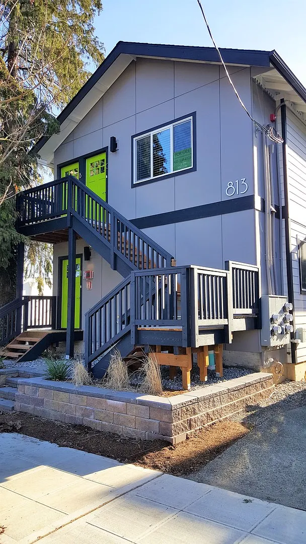 813 N 44th ST — Photo 1
