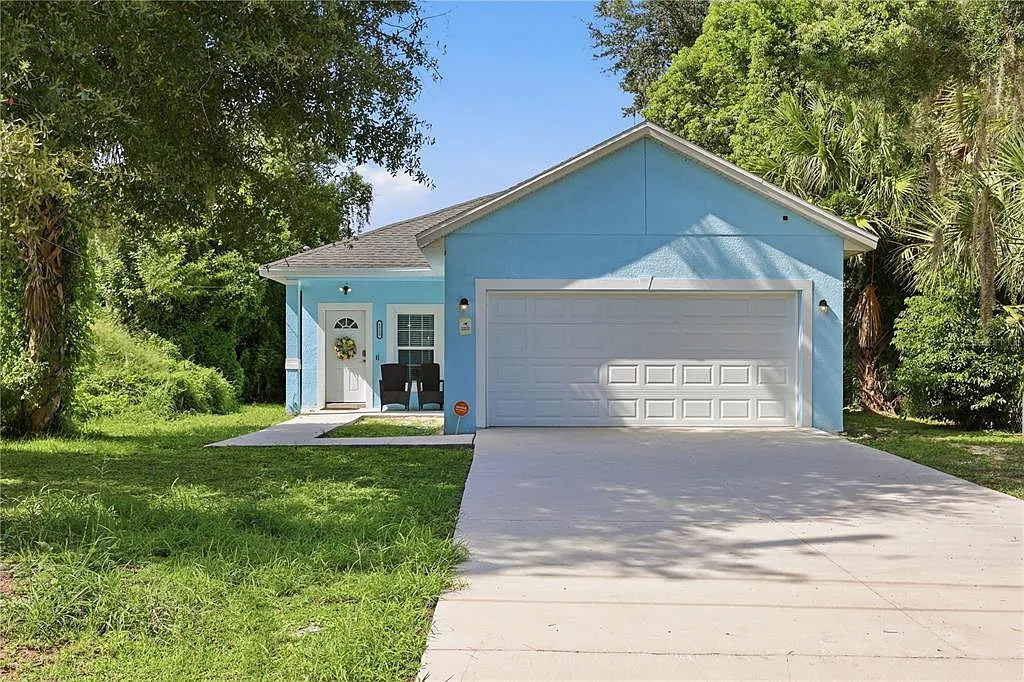 4 bed, 2.0 bath, 1702 sqft, $2,350 — Photo 1