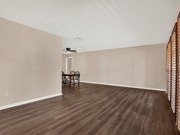 3rd image of 401 Running Horse Rd