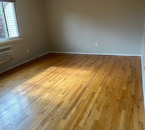 4th image of 33 Seeley Ln #2