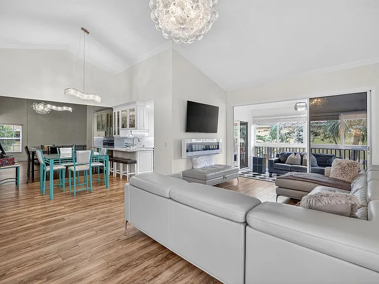 2121 S Ocean Blvd — Photo 2