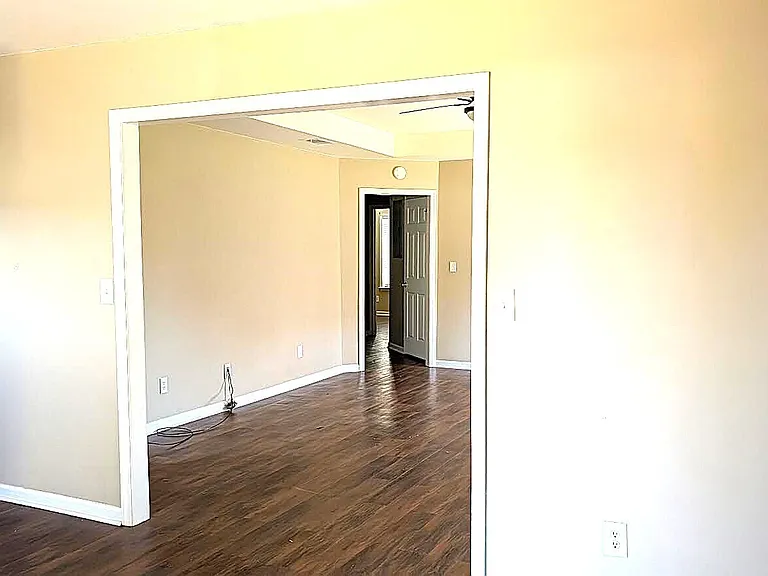210 Strawbridge Ln — Photo 5