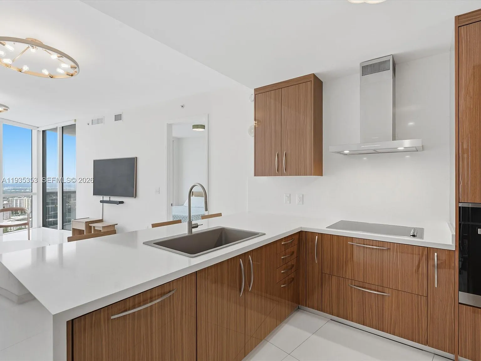 Trump Royale Condo — Photo 3