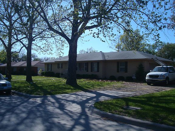 3rd image of 1621 Black Hawk Ln