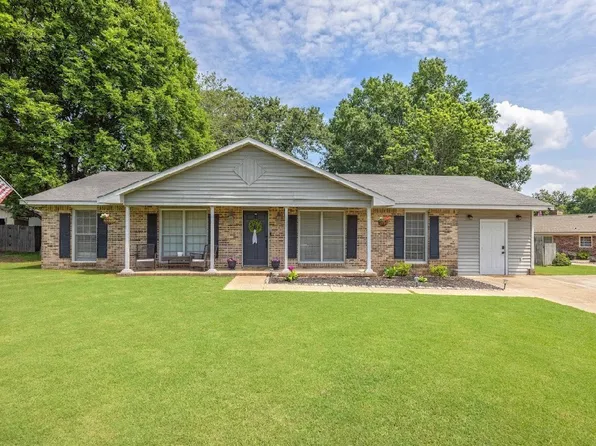 1504 Melanie Ln, Phenix City, AL 36867