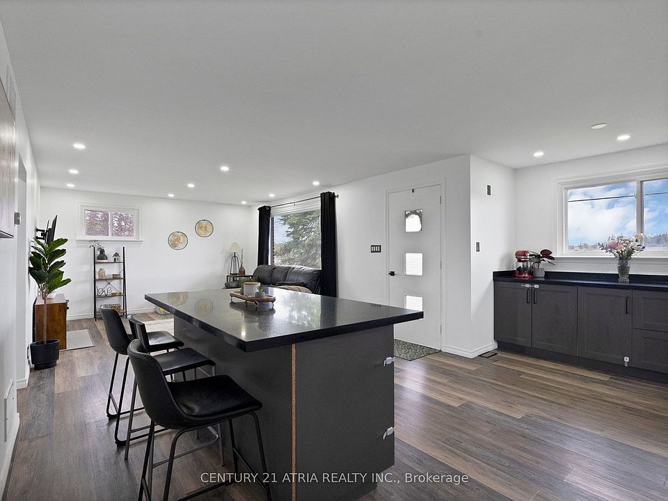 1st image of 6552 Yonge St