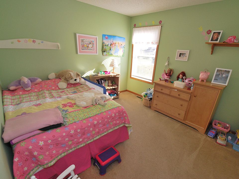 1st image of 10683 Kilbirnie Alcove