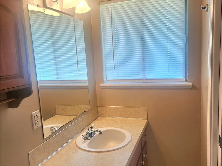 122 W Kent St — Photo 13