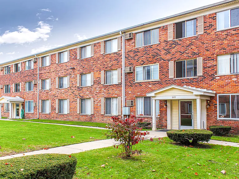 Wagon Wheel Apartments — Photo 28
