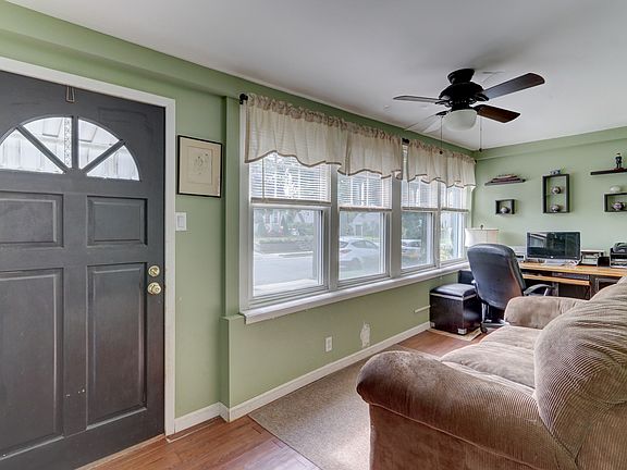 4th image of 131 Crocus Ave