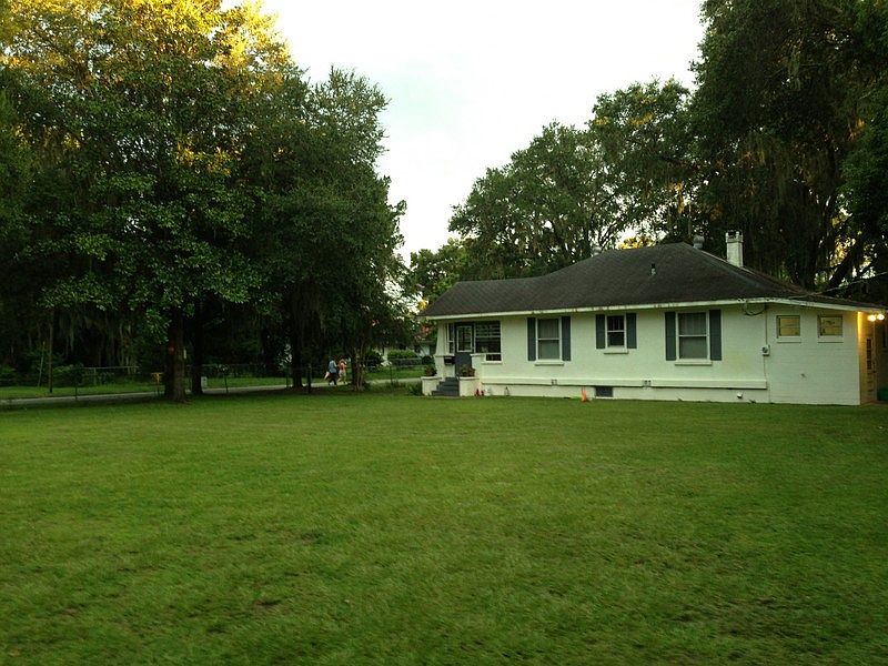 Front of House : 219 N Prospect St