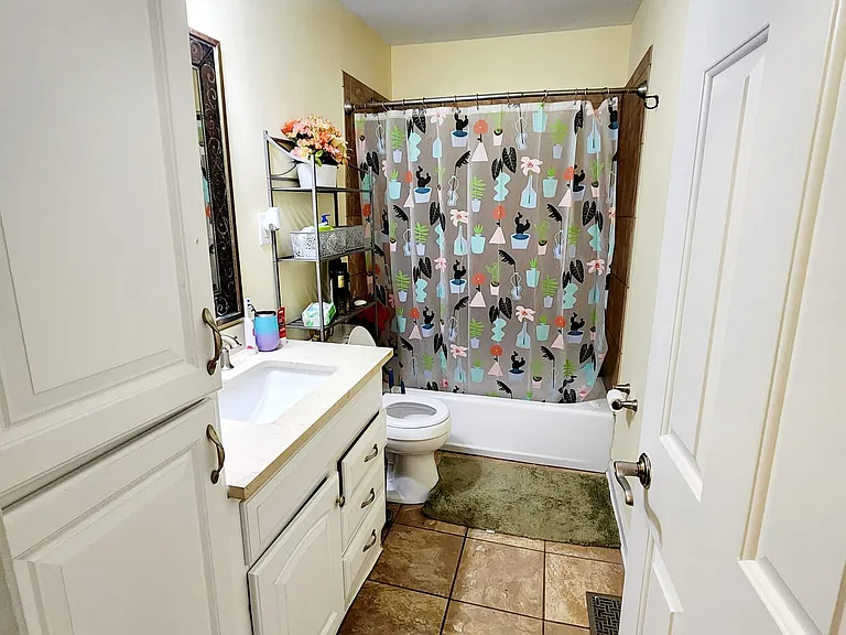 4904 Wellsworth Ave — Photo 5