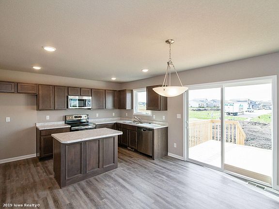 4th image of 205 Summit Cir NW