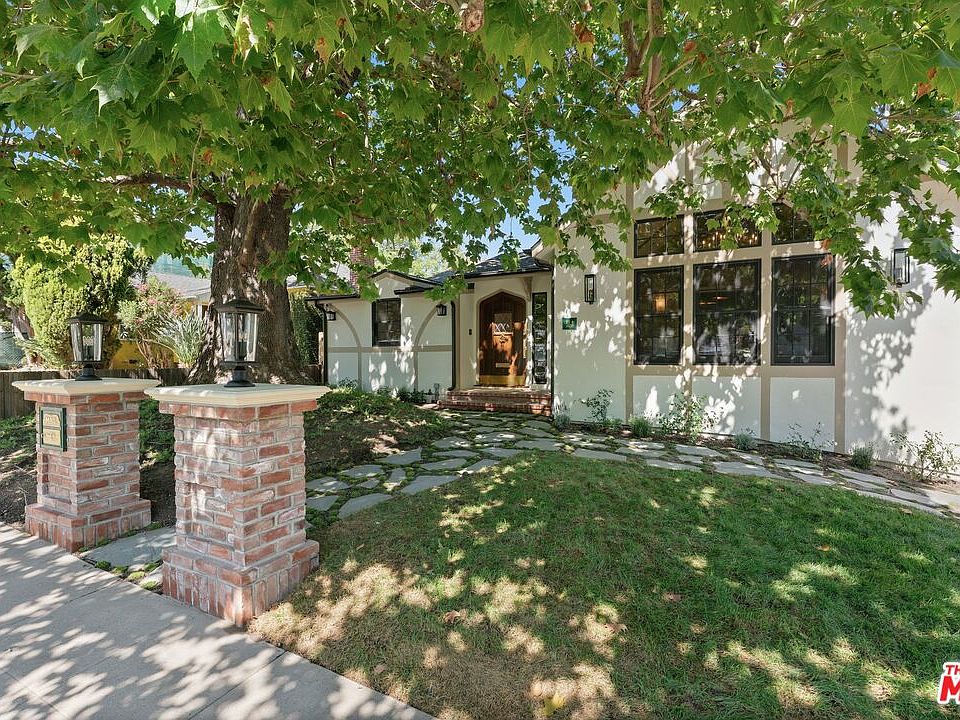 1st image of 224 N Bowling Green Way