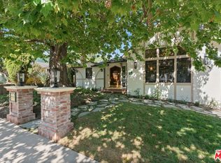 224 N Bowling Green Way, Los Angeles, CA 90049