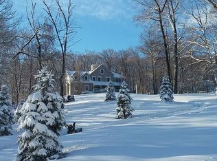 11 Katavolos Dr, Tomkins Cove, NY