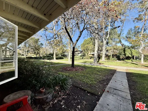 5226 Village Grn, Los Angeles, CA 90016