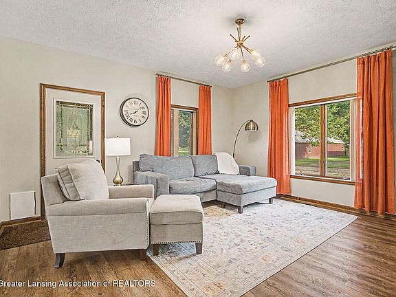 5th image of 228 Union St