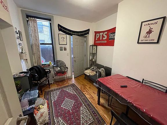 2nd image of 299 Harman St APT 1R