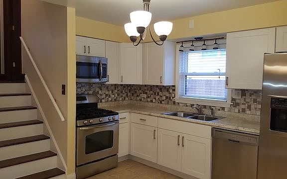4th image of 18414 Wildwood Ave