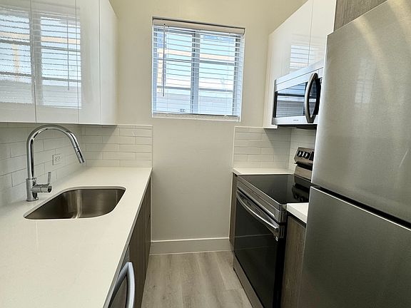 2nd image of 940 Jefferson Ave APT 5