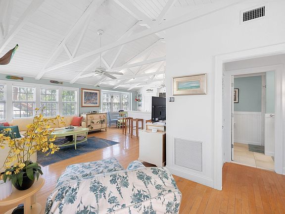 4th image of 11407 Old Lodge Ln