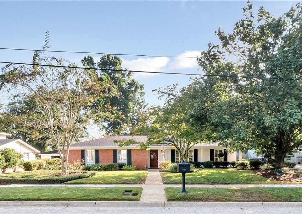 Beautifully updated Midtown West Home on quiet cul-de-sac with sidewalks and a fenced yard, it's everything you love about Midtown West living.