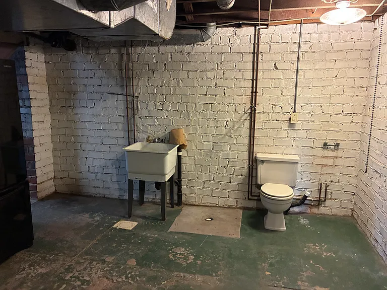 54 Morris Ave — Photo 60