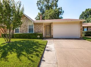 2684 Castanada Cir, Fort Worth, TX 76112