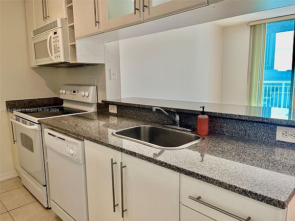 5th image of 275 NE 18th St APT 904