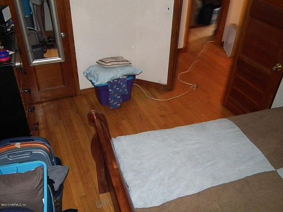 3rd image of 1207 Clock St