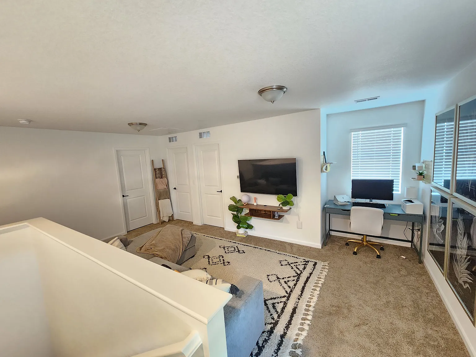 3 bed, 1953 sqft, $975 — Photo 2