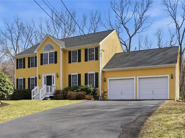 45 Gilbert Stuart Dr, Warwick, RI 02818