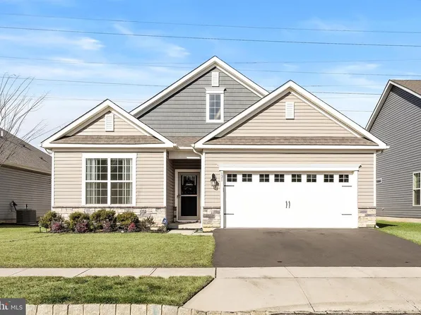 121 Congressional Ct, Moorestown, NJ 08057