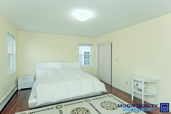Rented by Moda Realty | media 21