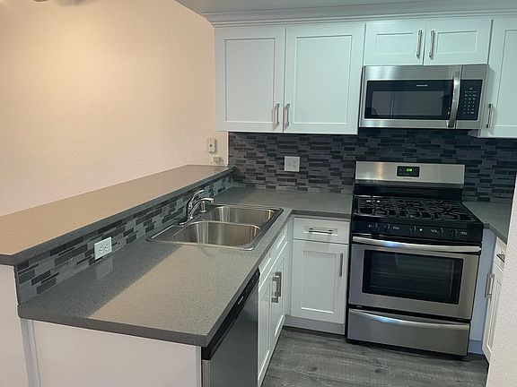 5th image of 11258 Morrison St #102