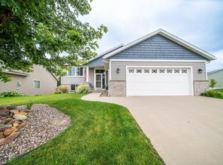 5458 Weatherstone Dr NW, Rochester, MN 55901