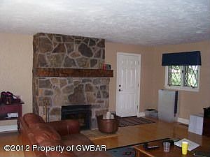 Family Room w/Fireplace