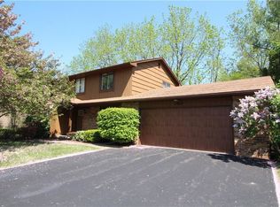 1260 Meadowwood Dr, Webster, NY 14580