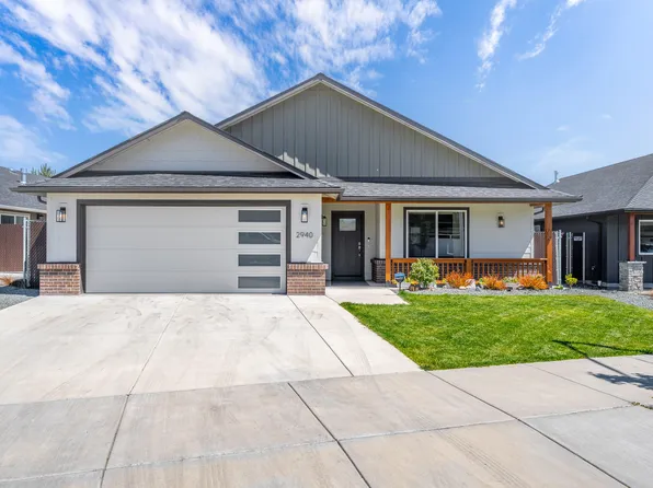 2940 Naples Dr, Grants Pass, OR 97527