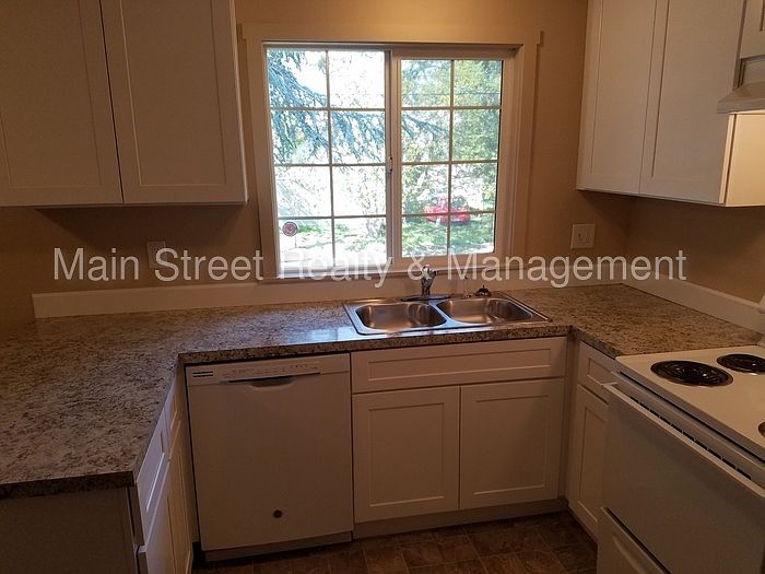 1st image of 3418 S 43rd St APT 1