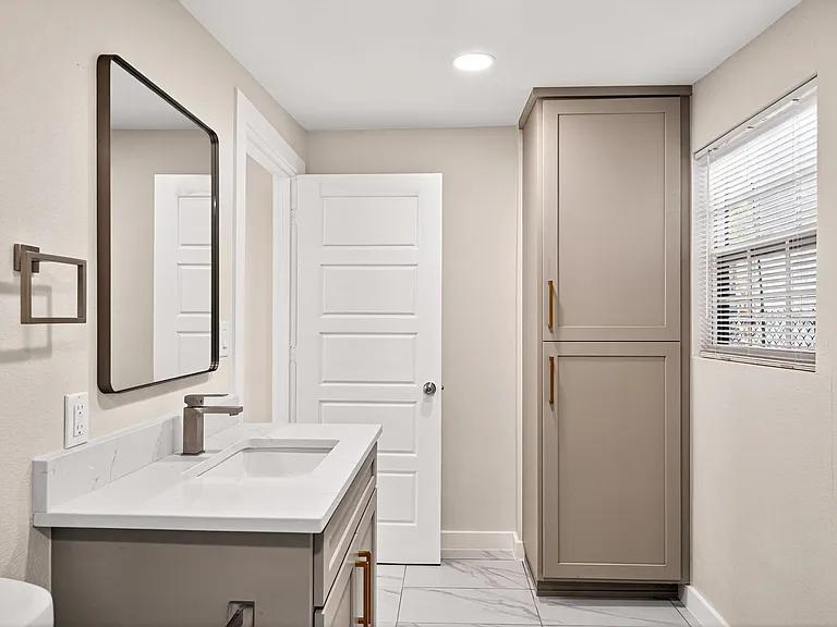 631 E Mistletoe Ave — Photo 21