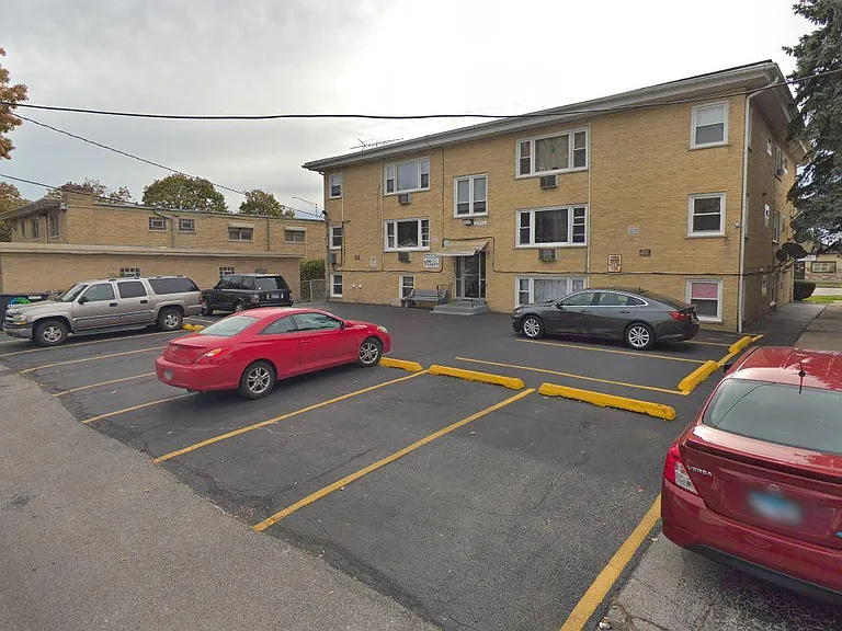 1107 W Cermak Rd #6 — Photo 3